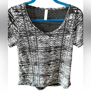 Lularoe small‎ black & white jacquard Classic T. Semi sheer pattern . Gorgeous!